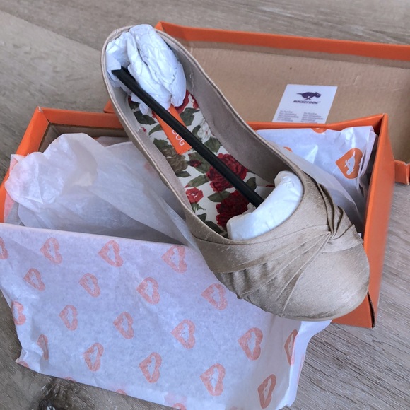 ❌SOLD OUT❌ NIB [Rocket Dog] Myrna Thai Silk Slip-On Beige Ballet Flats - Picture 8 of 11